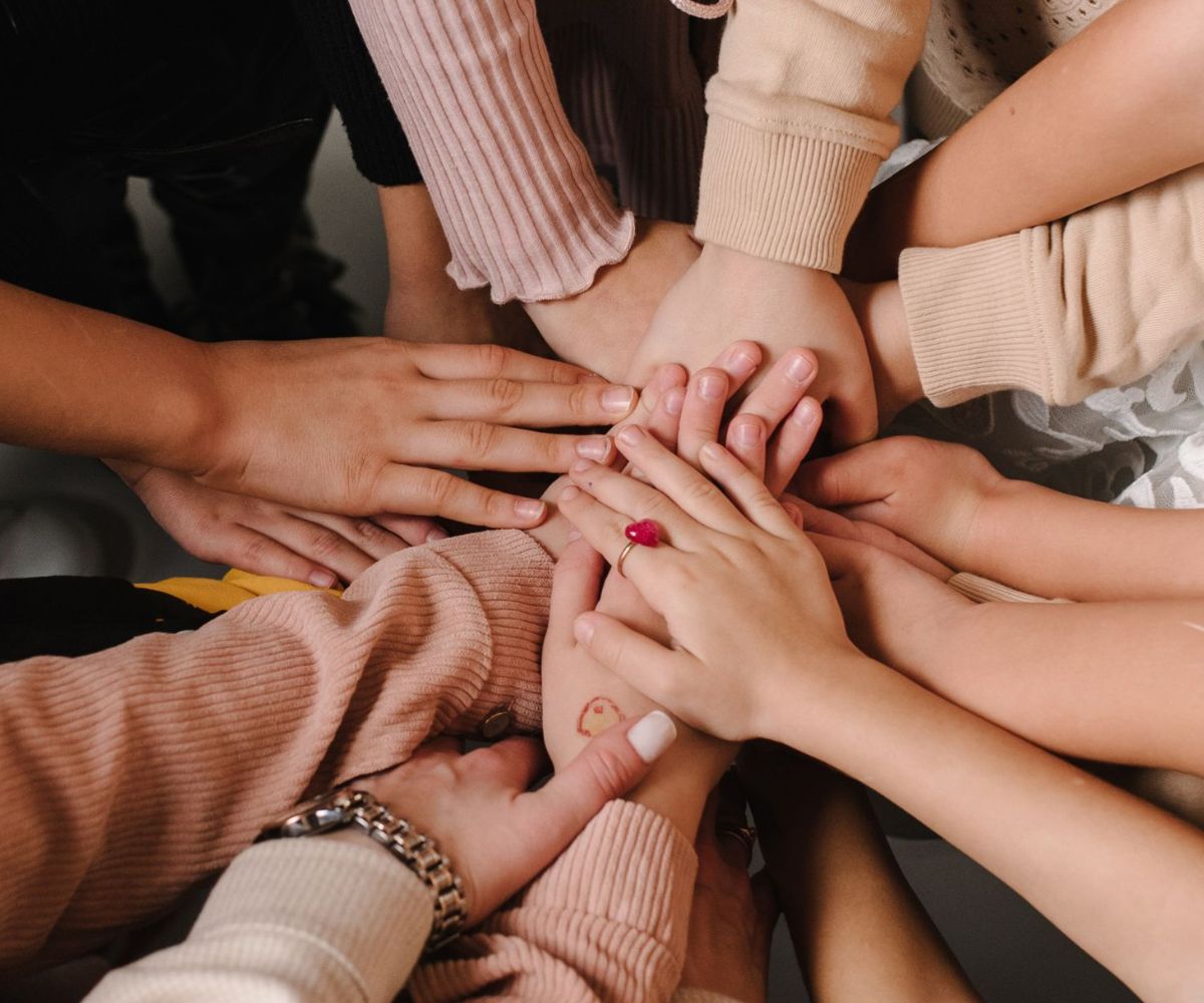 Mami's 7 haende vereint teamwork gemeinschaft 1200 1000